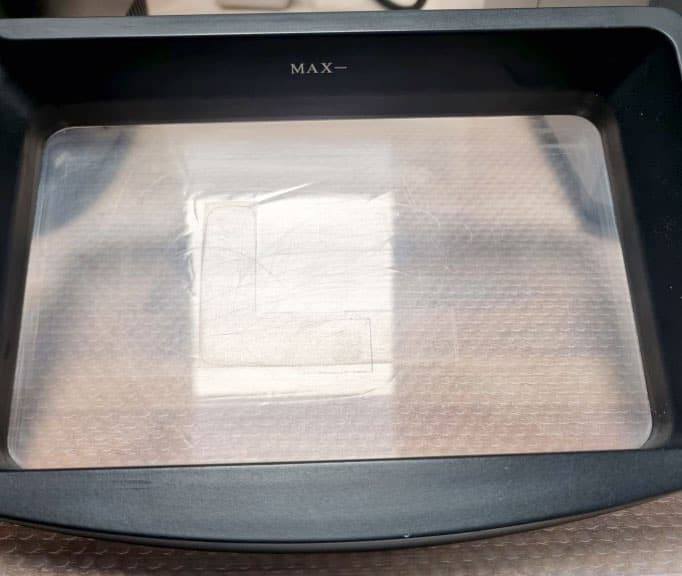 Getrübte FEP-Folie in einer Materialwanne für den dentalen 3D-Druck