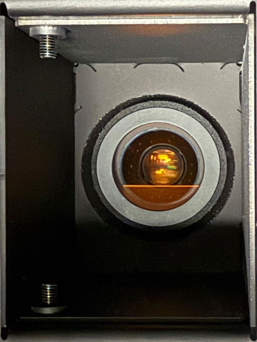 Verunreinigte Projektor-Linse eines dentalen DLP-3D-Druckers