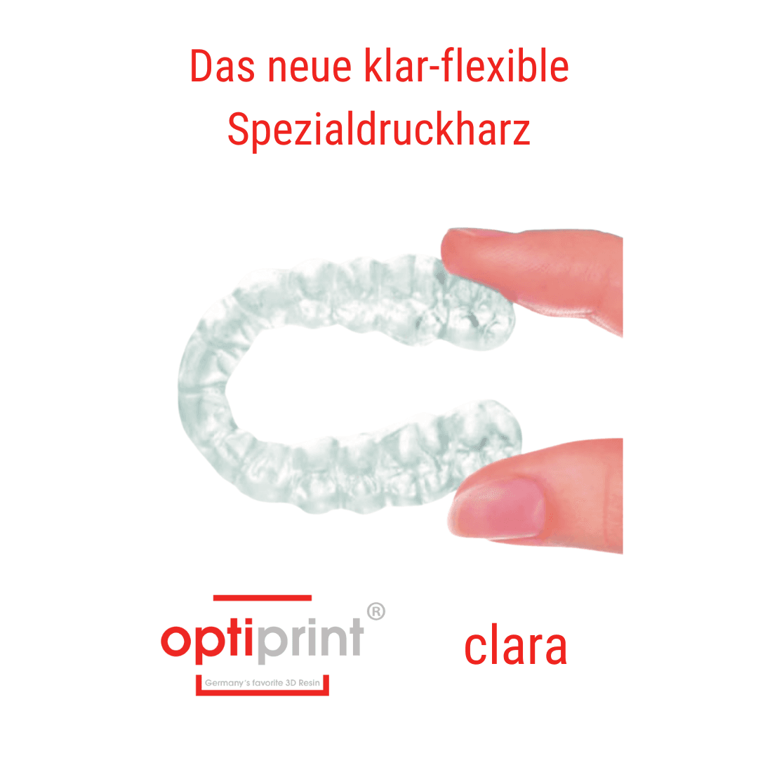 Klar-flexible gedruckte Zahnschiene zwischen zwei Fingern